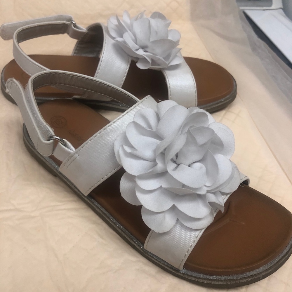Sandals White straps, Velcro Cat & Jack brand Girls 12 Rubber solesFlower on top - Picture 2 of 12
